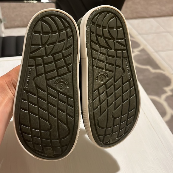 NWT Old Navy style croc - Picture 3 of 4